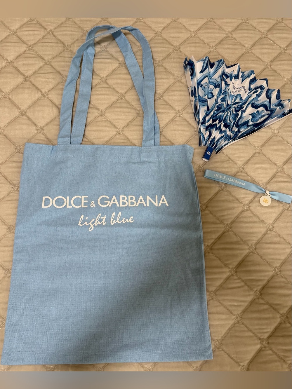 Dolce & Gabbana Tote bag, fan, bracelet